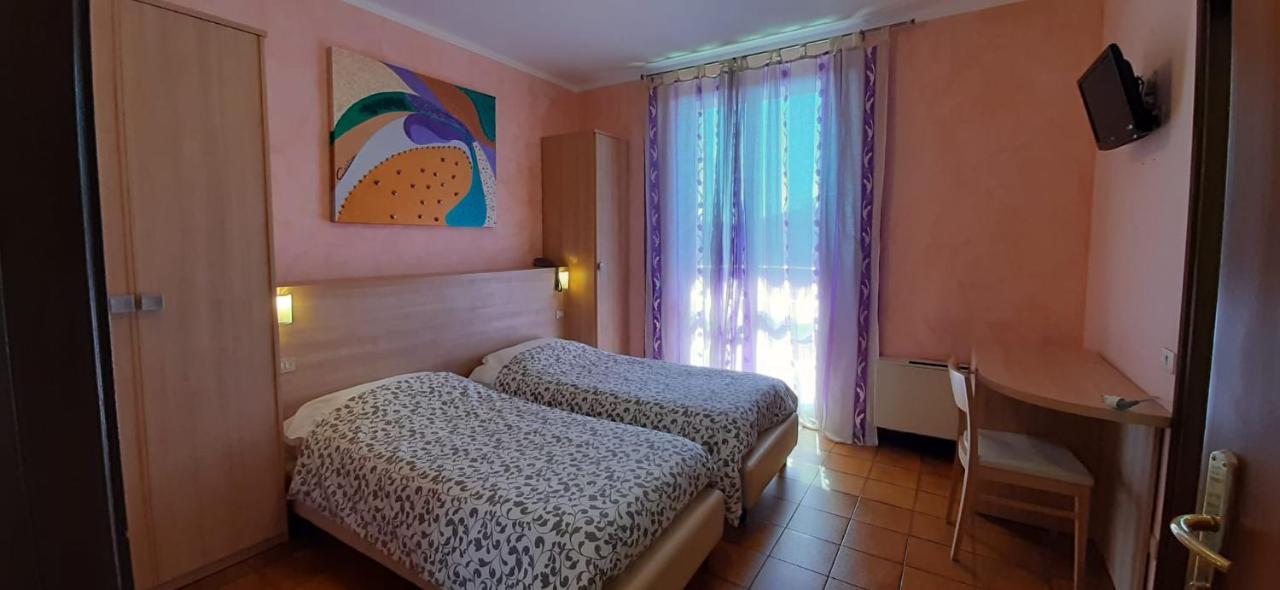 Hotel Chiara Sirmione Kültér fotó