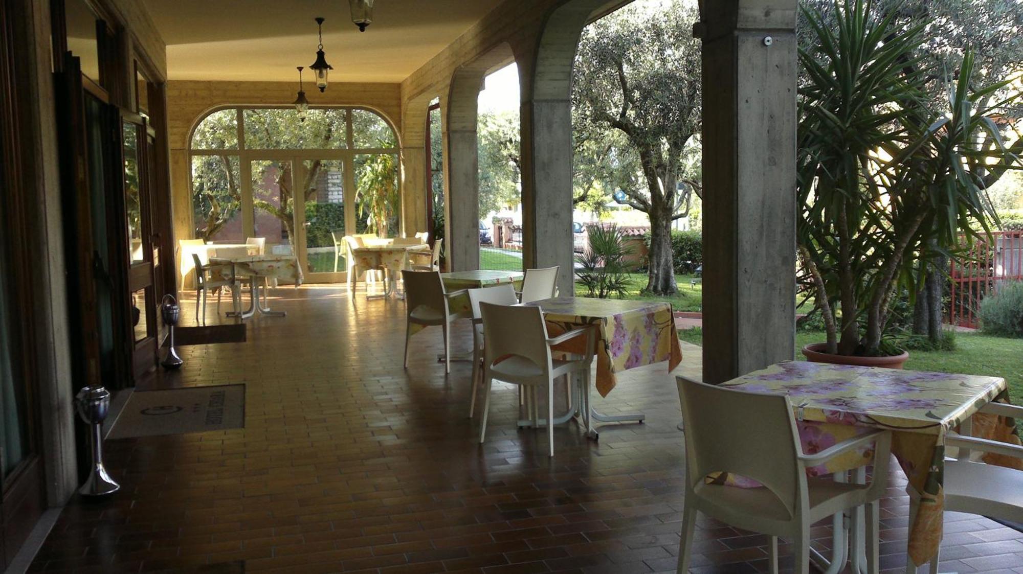Hotel Chiara Sirmione Kültér fotó
