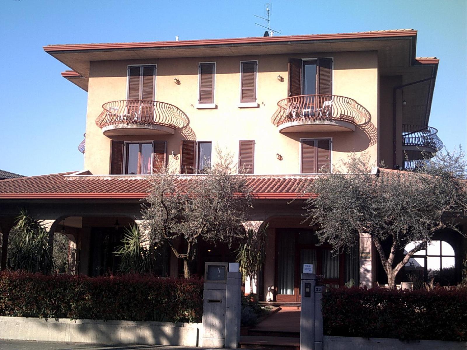 Hotel Chiara Sirmione Kültér fotó
