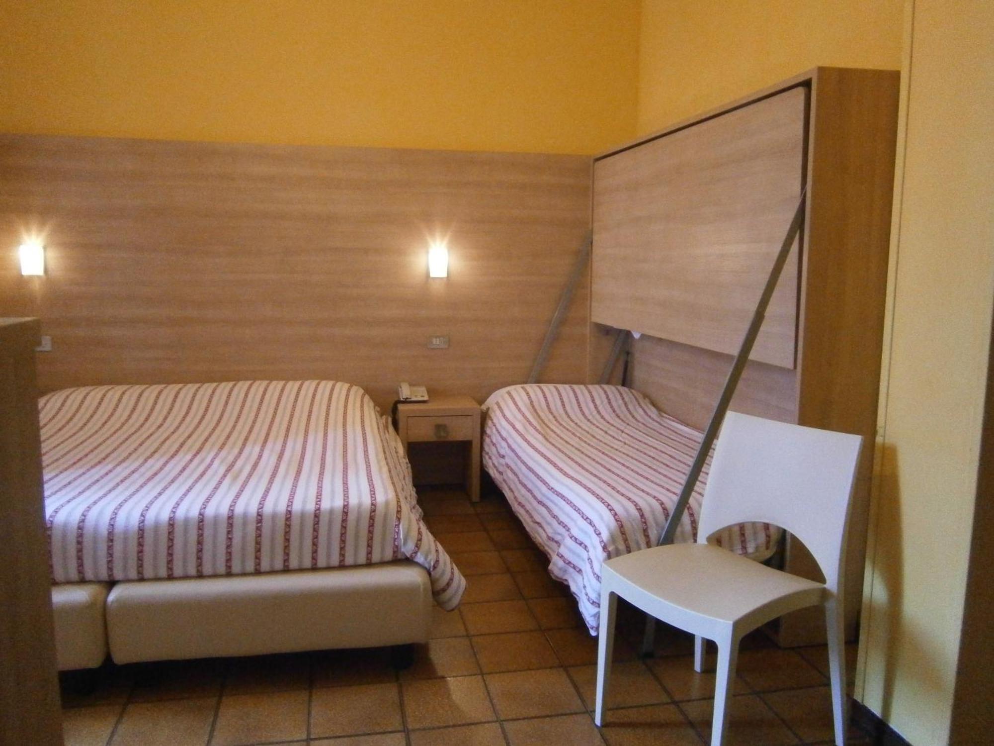 Hotel Chiara Sirmione Szoba fotó