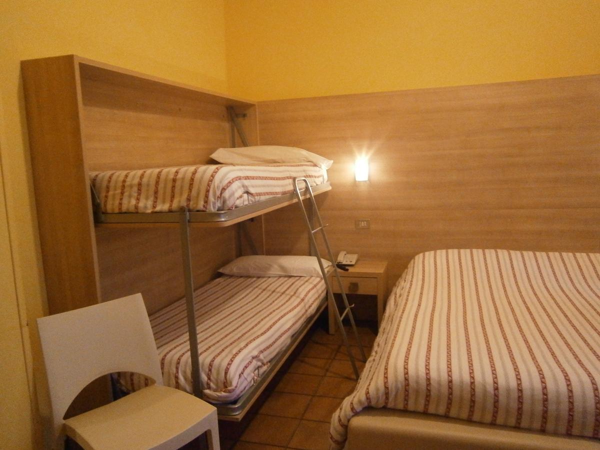 Hotel Chiara Sirmione Kültér fotó