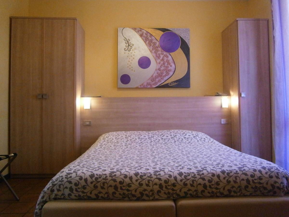 Hotel Chiara Sirmione Kültér fotó