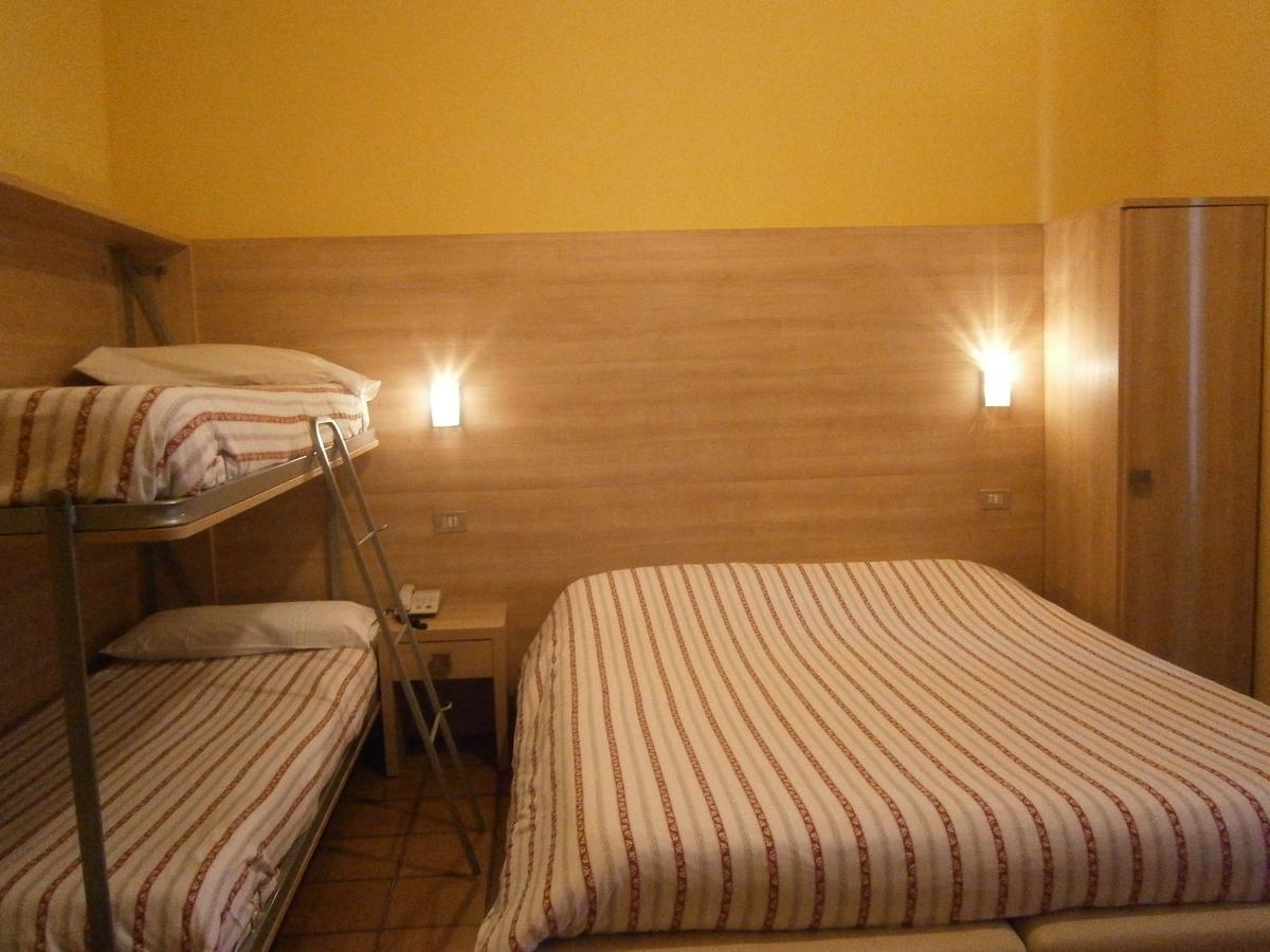 Hotel Chiara Sirmione Kültér fotó