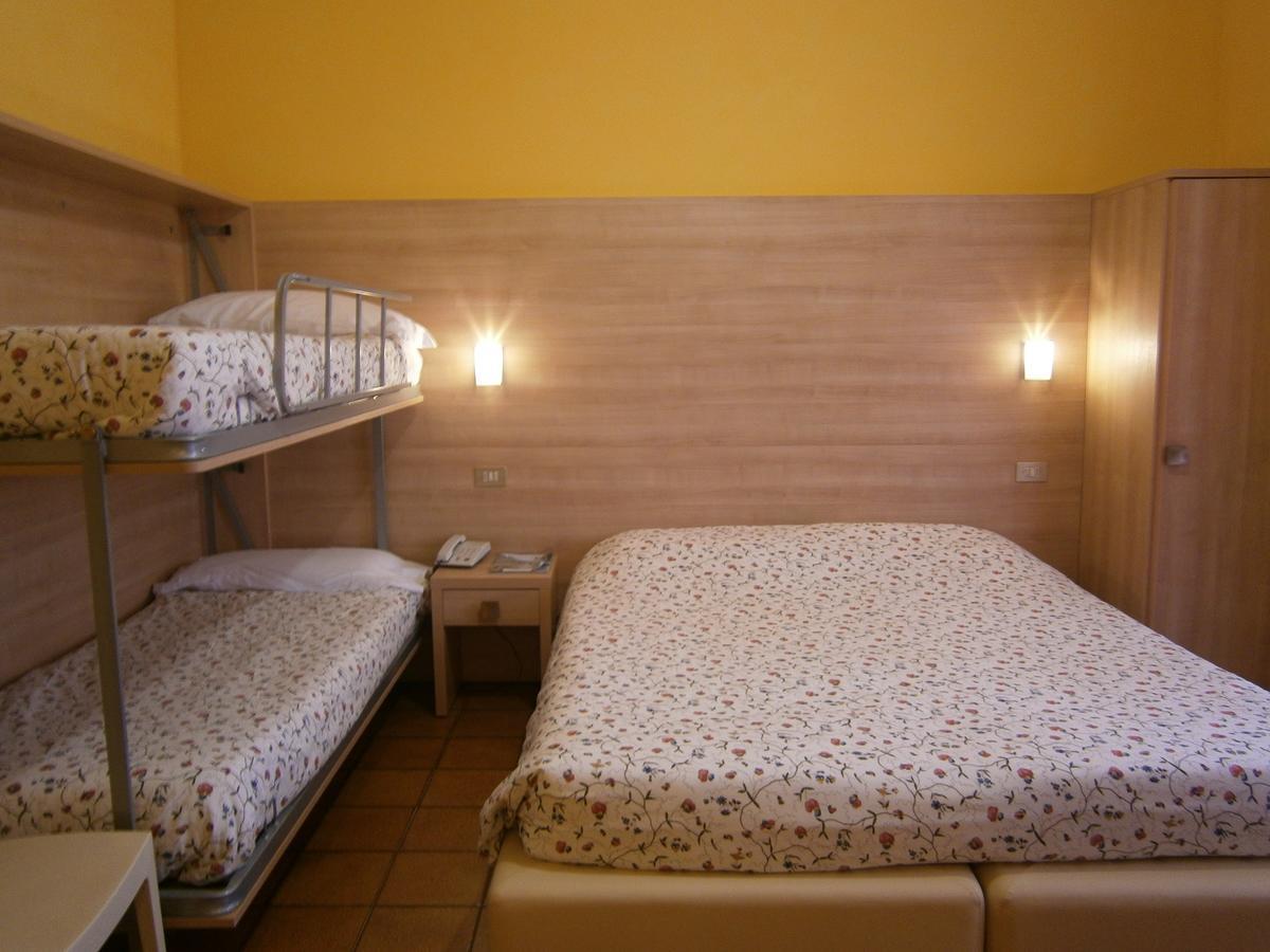 Hotel Chiara Sirmione Kültér fotó